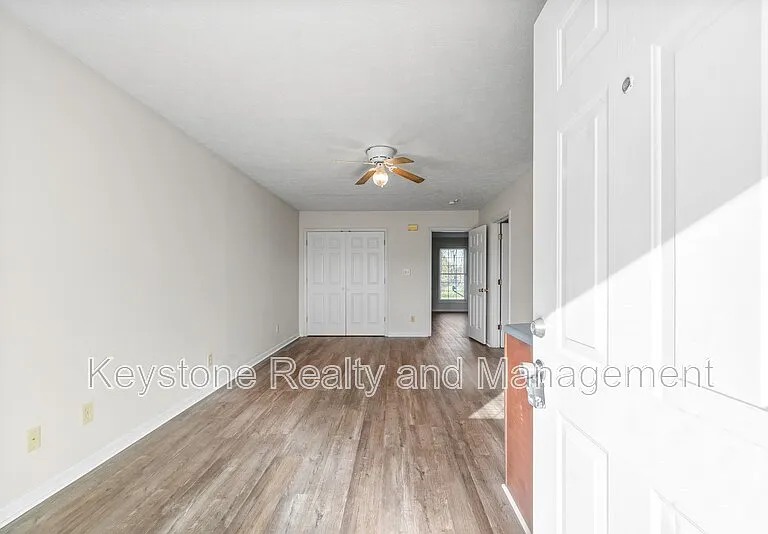 280 Thompsonville Ln #C — Photo 2