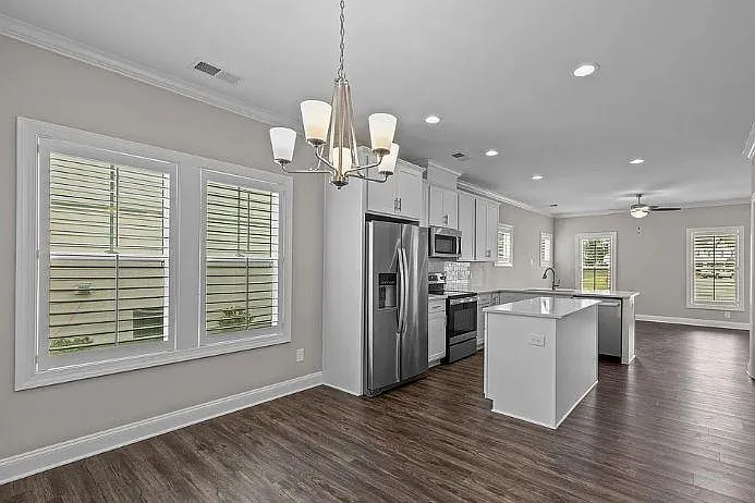 3 bed, 2.5 bath, 1715 sqft, $2,580 — Photo 2