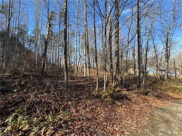 118 Cartwright Dr, Stokesdale, NC 27357