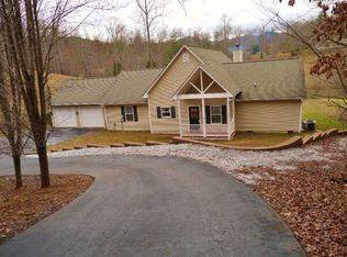 572 Knolls Dr, Franklin, NC 28734