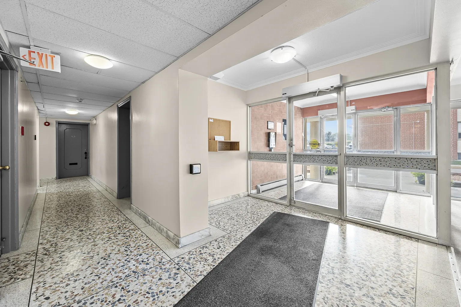 2601 King St E #1511846 photo 1