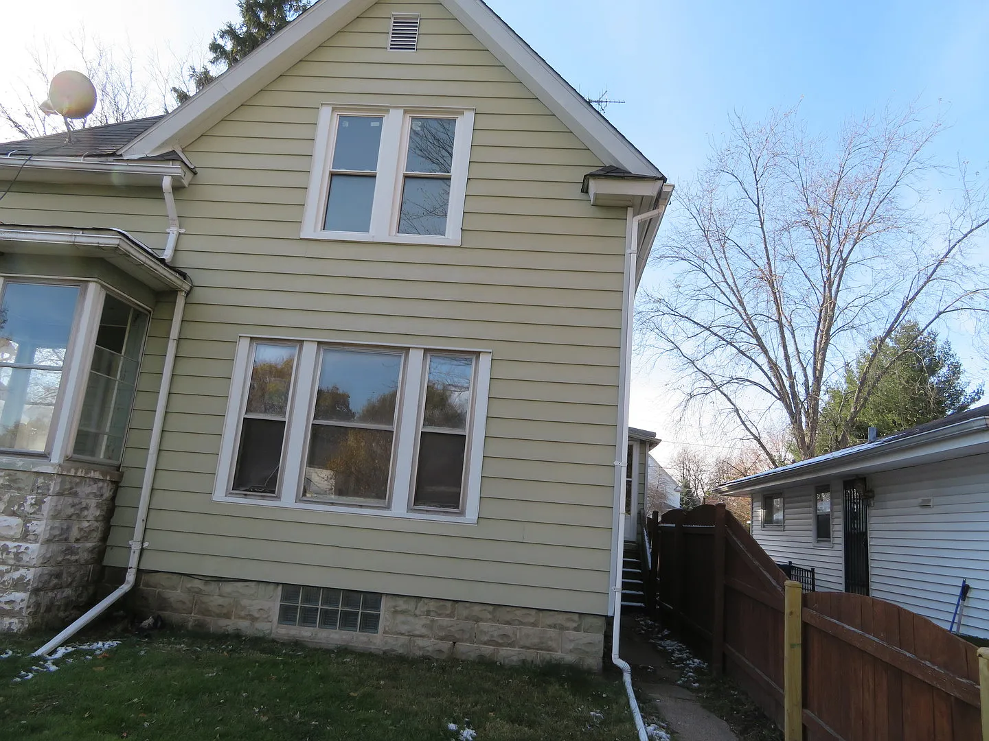 2812 Emmaus Ave photo 1