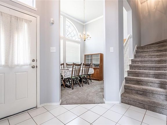4th image of 1744 Blackstone Dr