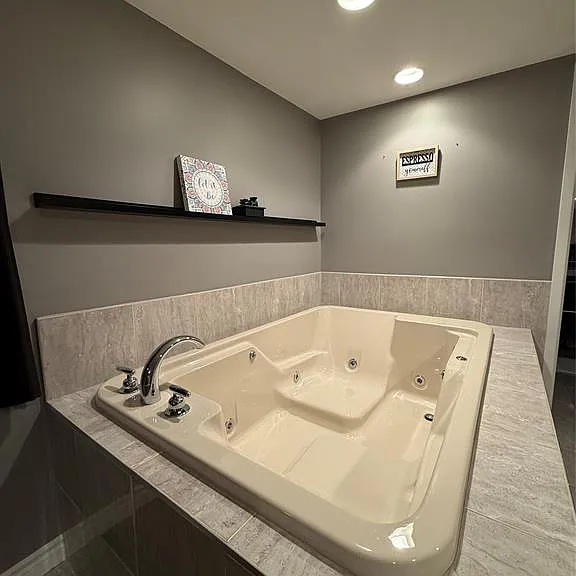 647 Irvine Ave #301 — Photo 25