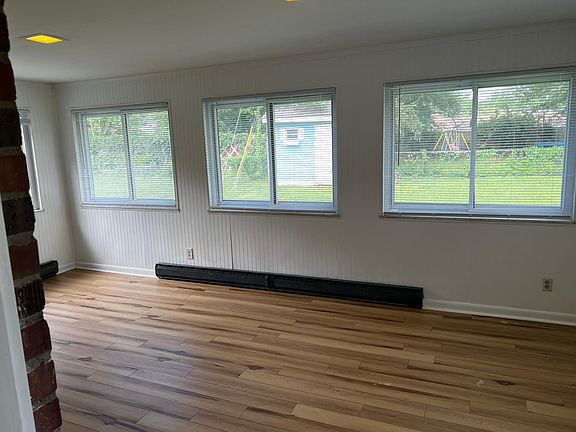 3rd image of 3679 Hertland Dr
