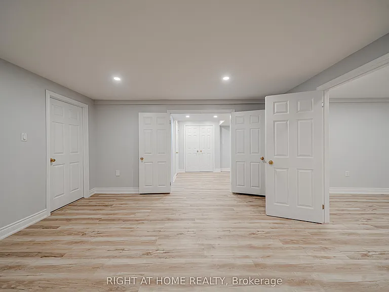 3 Glenayr Rd #LOWER — Photo 25