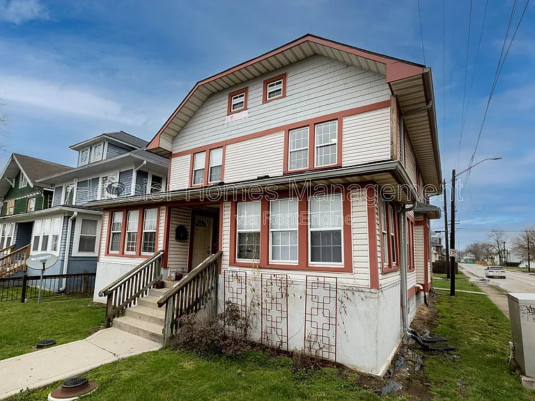 2901 N Talbott St — Photo 2