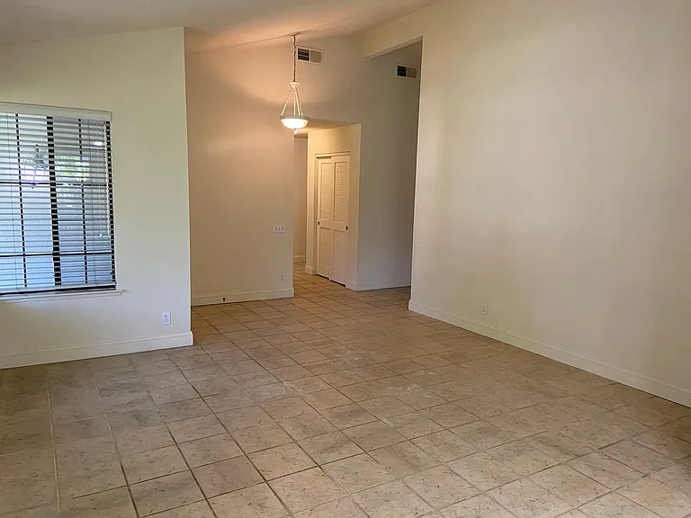 109 Stoney Hill Dr — Photo 3