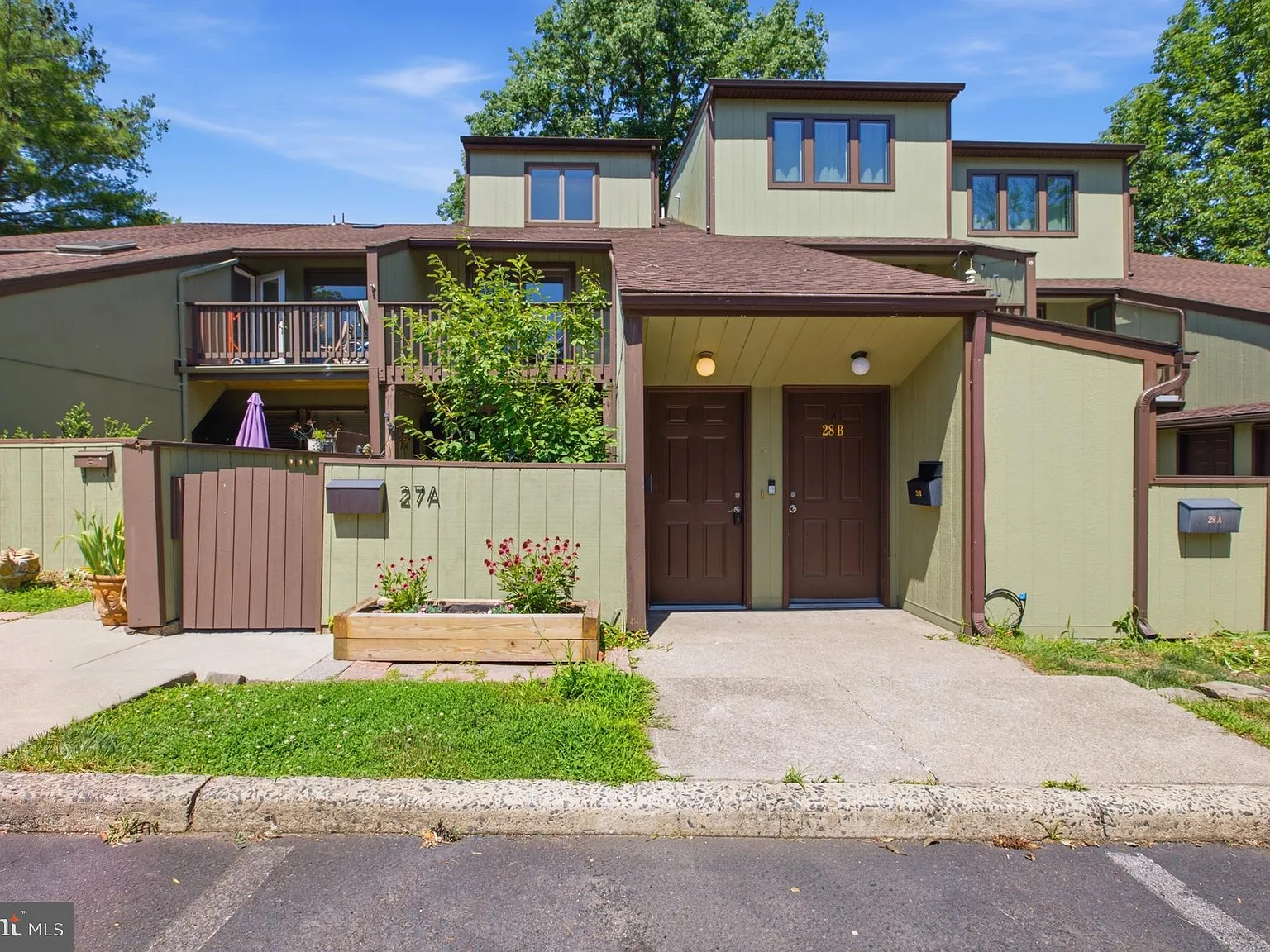 3 bed, 2.0 bath, 1780 sqft, $3,200 — Photo 1