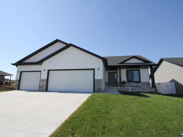 5905 SW 8th St, Lincoln, NE 68523