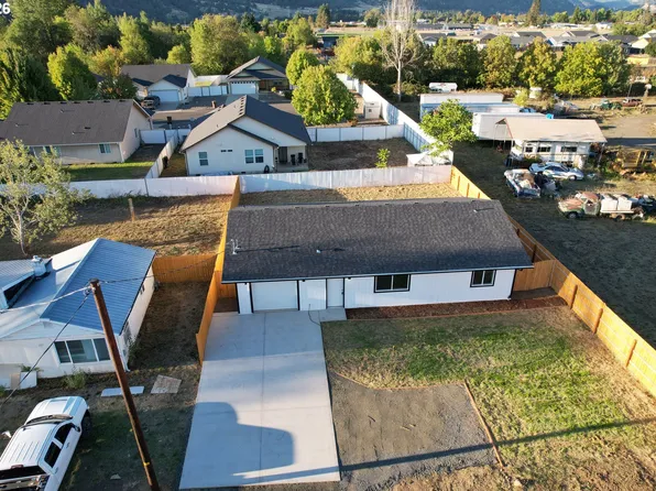203 Henry St, Myrtle Creek, OR 97457