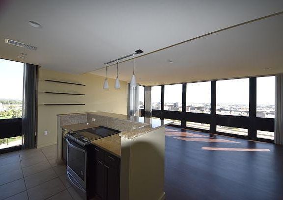 4th image of 401 Spruce St #701