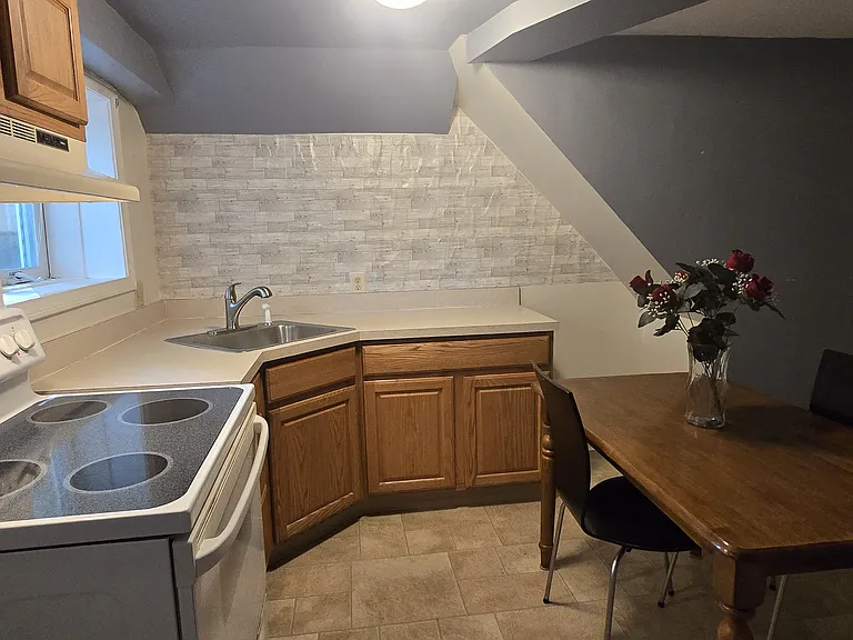 130 Merriam Ave #4 — Photo 3