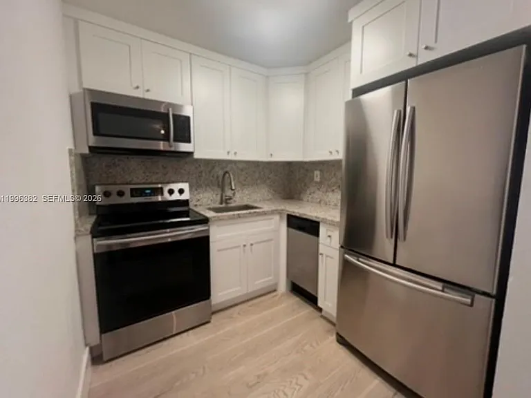444 SW 4th St #204 — Photo 1