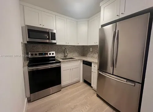 444 SW 4th St #204 Photo 1