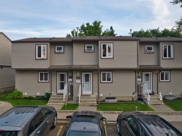 1679 Lakewood Rd NW, Edmonton, AB T6K 3Y1