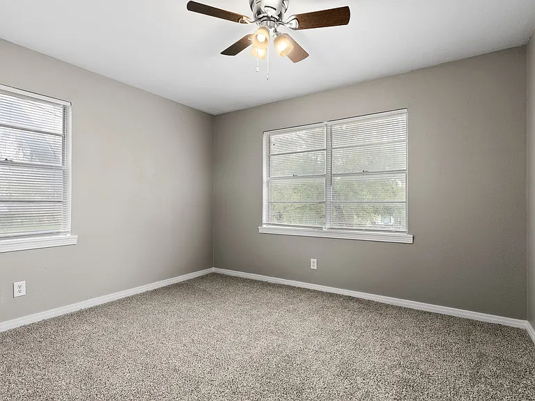 110 North Dr — Photo 11