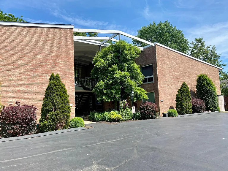 605 S Kirkwood Rd #D — Photo 16