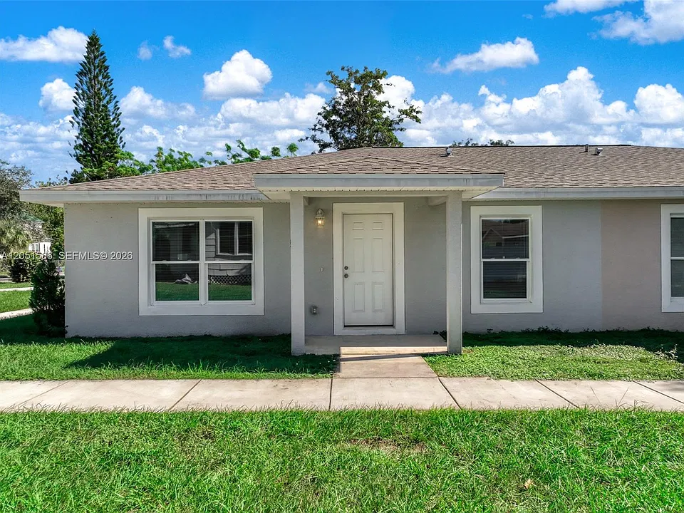363 Poinsettia Ave