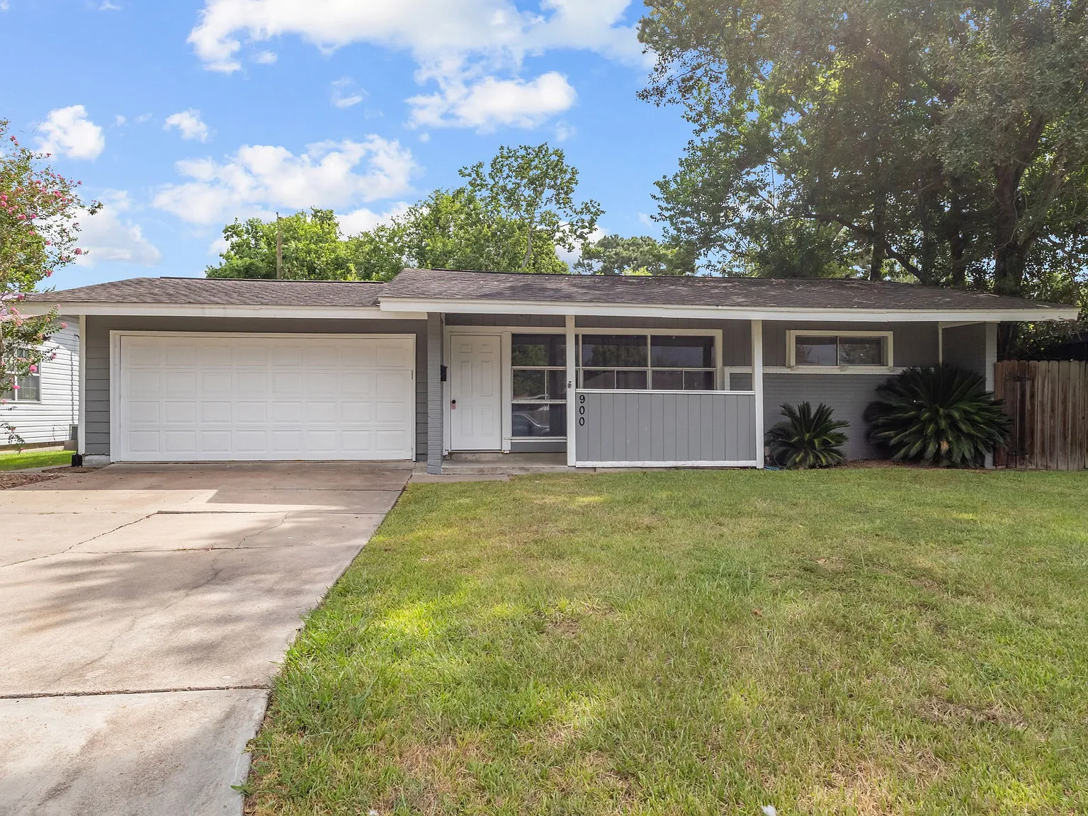 3 bed, 1040 sqft, $1,650 — Photo 1