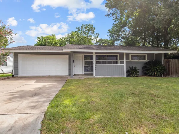 900 Carolina Dr, Bridge City, TX 77611