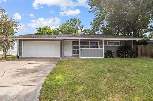 900 Carolina Dr Photo 1