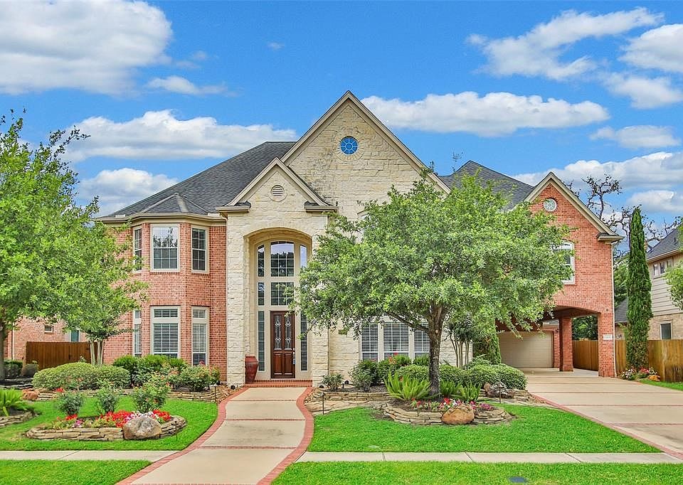 Executive style living at it's Best! True custom home with 7 bedrooms, 5 1/2 baths, in-home gym, whole house generator and so much more.