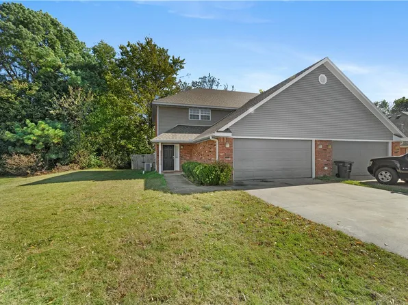 1630 N Evening Shade Dr, Fayetteville, AR 72703
