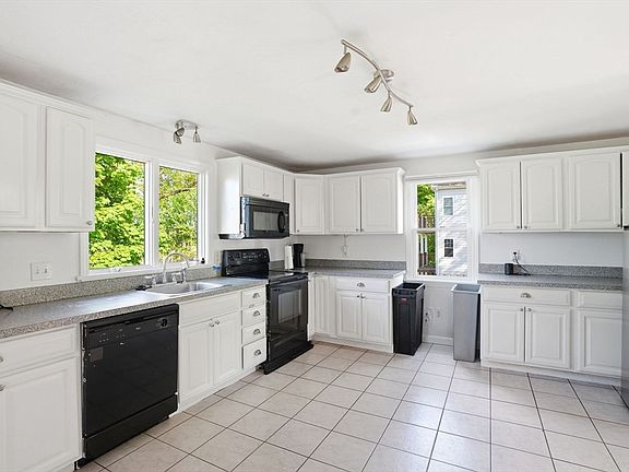 3rd image of 42 Duck Ln