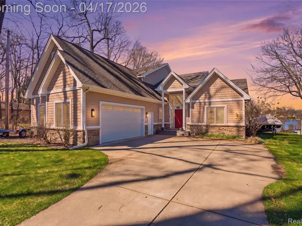 1836 Alsup Ave, Commerce Township, MI 48382