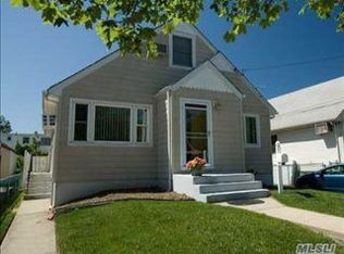 38 McKeon Ave, Valley Stream, NY 11580