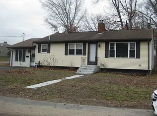 7 Carolyn St, Coventry, RI 02816