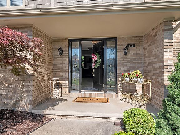 5th image of 1071 Cambria Dr