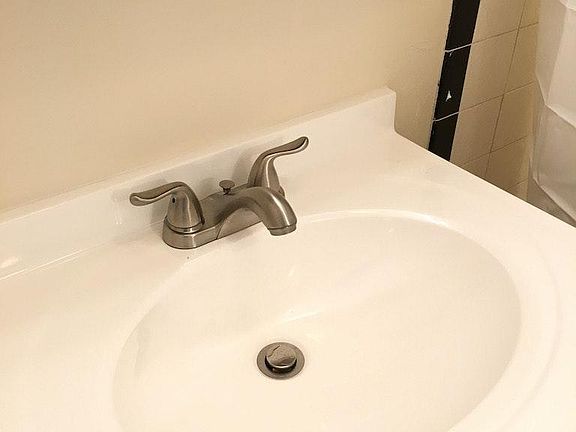 Bathroom sink
