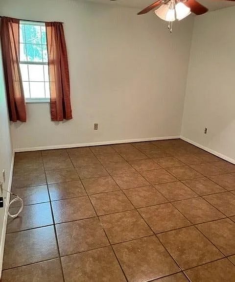 1083 Sutor Rd — Photo 7