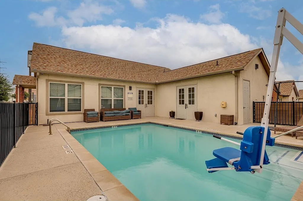 2 bed, 2.0 bath, 960 sqft, $1,590 — Photo 1