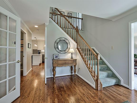 4th image of 6870 Maple Creek Dr