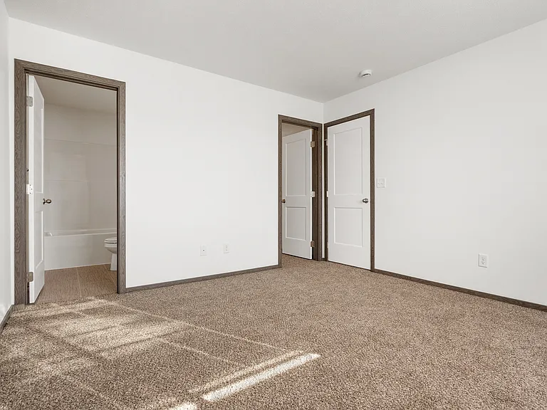 Split Rock Village Apartments & Townhomes — Photo 40