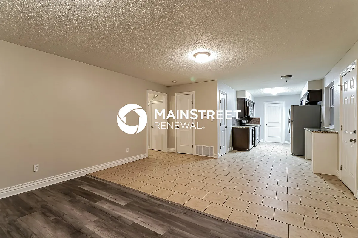 Living Room - 909 Rolling Meadows Blvd