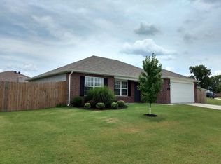 860 Meadowridge Ct, Centerton, AR 72719