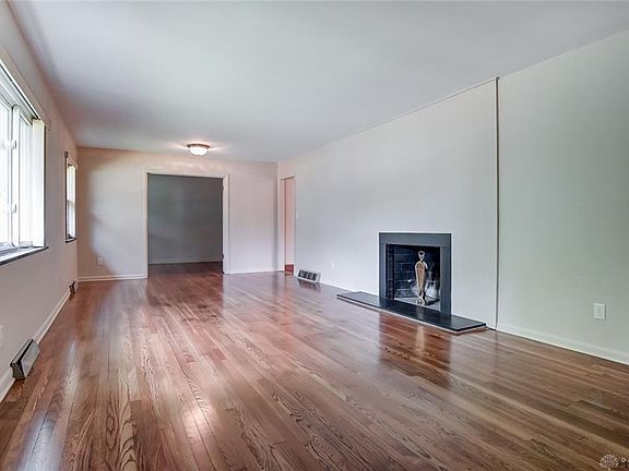 3rd image of 1022 Chateau Dr