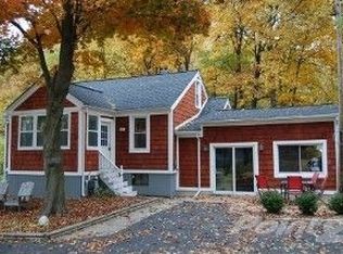 315 Cheriton St, Walled Lake, MI 48390