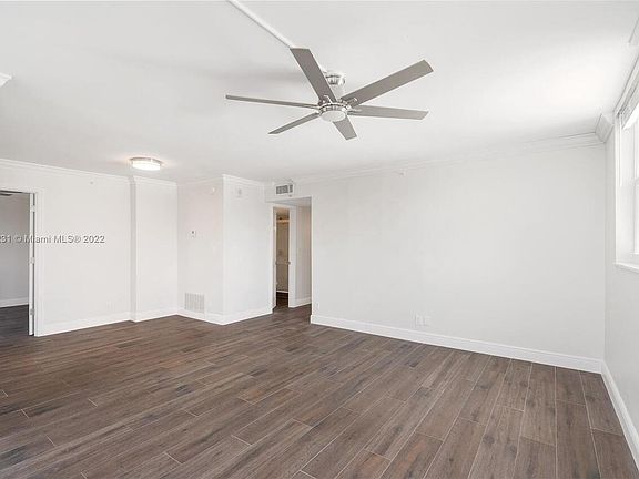 5th image of 1505 N Riverside Dr APT 404