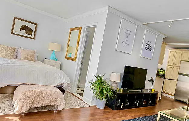 Sold by Compass | media 6