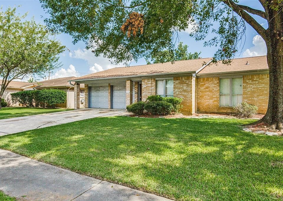 1st image of 415 Breeze Park Dr