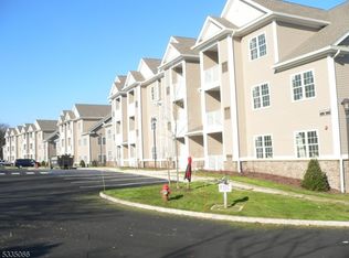 6 Park Dr, Clinton, NJ 08809