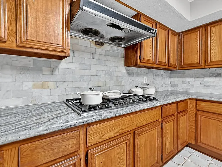 1535 Beaconshire Rd — Photo 1
