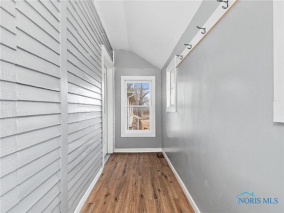 5th image of 411 E High St