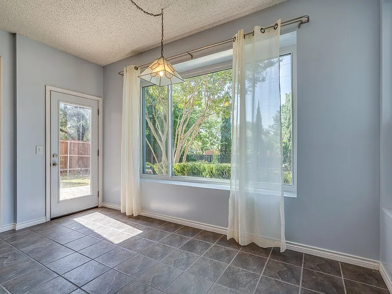 1605 Highdale Ct — Photo 22
