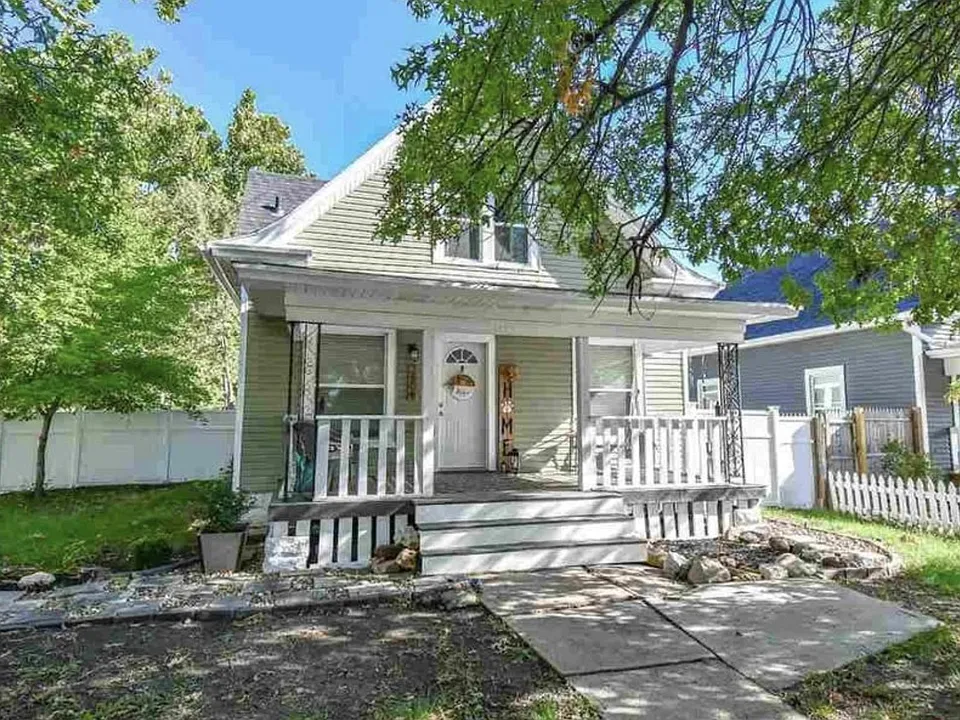 2604 Y St